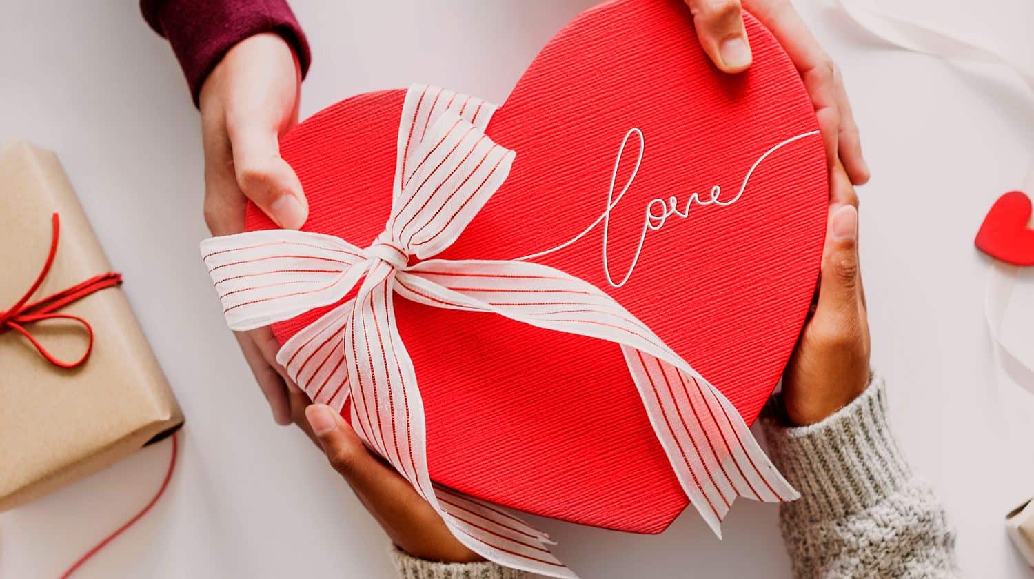 Nên mua gì tặng cho người yêu vào dịp Valentine 3